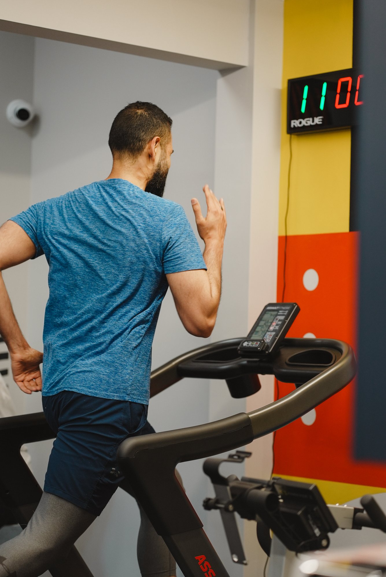 Doctor of Physical Therapy conducting gait analysis with runner at The Mobile Athlete in Peachtree City Doctor of Physical Therapy conducting gait analysis with runner at The Mobile Athlete in Peachtree City